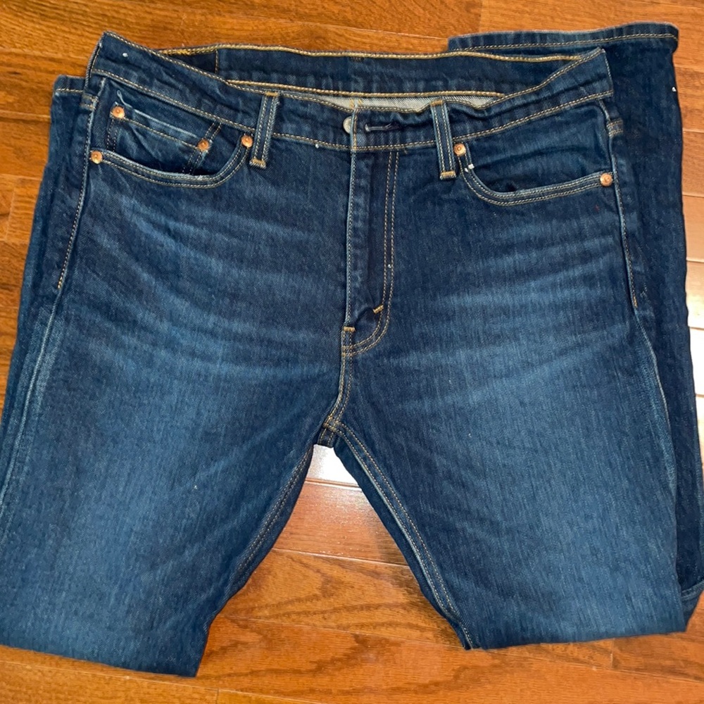 Selling 513 Levi Men’s Jeans W:33 L:30 (previously worn but good condition)